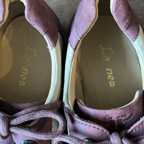 La New SZ 6 two tone tie shoe.  Great condition. - Picture 4 of 7